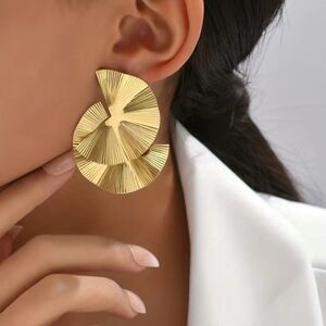 ✨🆕✨ BoHo Chic Gold Tone Irregular Double Fan Earrings✨